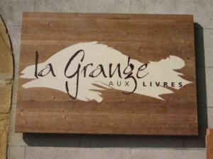 L'enseigne de La Grange aux livres. [lagrangeauxlivres.ch]